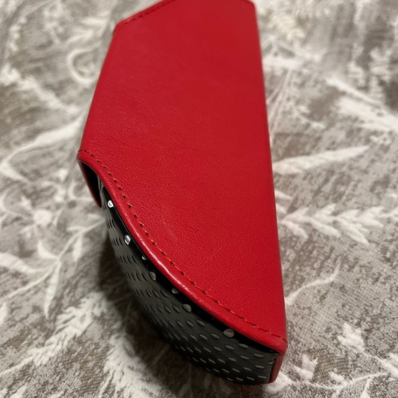 Jeanne Beker glass case - Picture 3 of 4